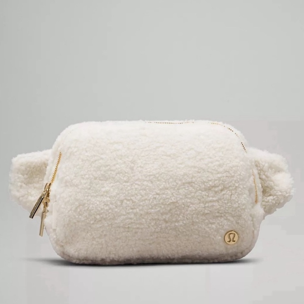 NWT lululemon everywhere belt bag large fleece